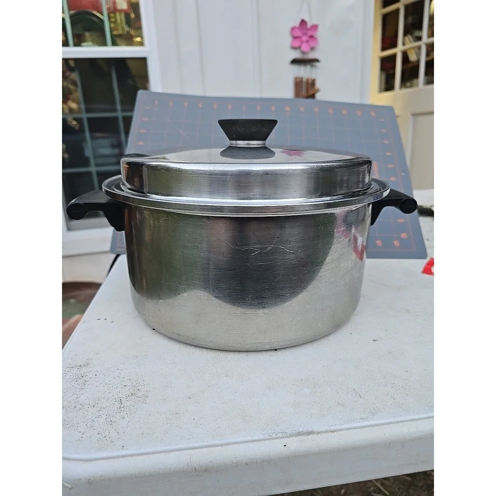 Duncan Hines Regal Ware 6 Quart 18-8 Stockpot Stainless Steel 3 Ply W/ Lid Used